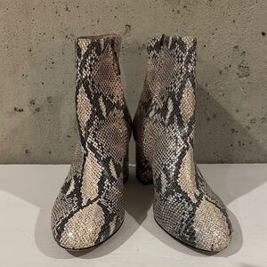 Able Snakeskin Print Round Toe Ankle Boots -Size 9
